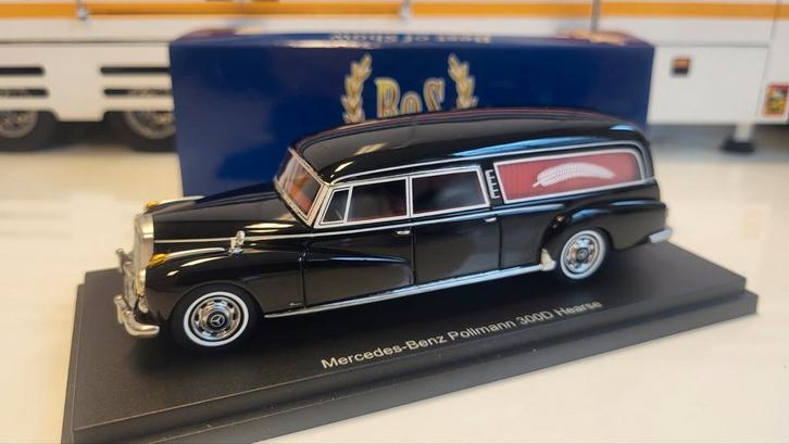BoS Mercedes-Benz Pollmann 300D Hearse Begrafeniswagen, Hobby en Vrije tijd, Modelauto's | 1:43, Zo goed als nieuw, Auto, Overige merken