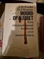 Moord op Alfabet - J.M. Fuchs & W.J. Simons, Ophalen of Verzenden, Gelezen, J.M. Fuchs & W.J. Simons