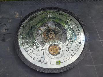 Gave grote klok, spiegel, tandwielen, 60 x 7 cm beschikbaar voor biedingen