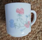 Vintage Arcopal beker met bloemen pastel, Ophalen of Verzenden, Overige stijlen, Kop(pen) en/of Schotel(s), Glas