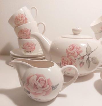 Jet "a Rose is a Rose" Servies beschikbaar voor biedingen