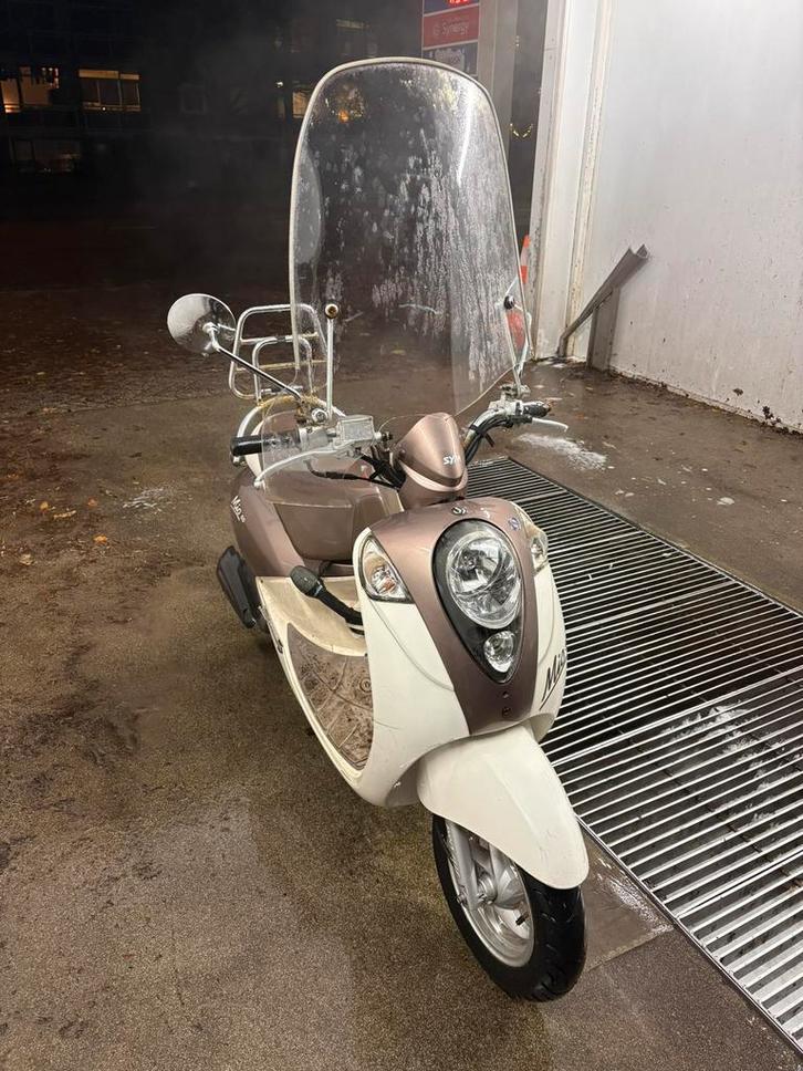 Sym mio 5k gelopen!!, Fietsen en Brommers, Scooters | SYM, Zo goed als nieuw, Mio, Maximaal 25 km/u, Benzine, Ophalen