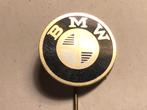 Metalen BMW AUTOMERK Speld (Zwart/Geel/Aluminiumkleur)., Verzamelen, Speldjes, Pins en Buttons, Verzenden, Zo goed als nieuw, Transport
