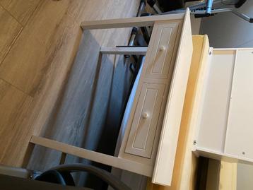 bijzet tafel beschikbaar voor biedingen