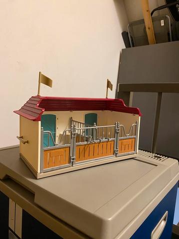 Schleich stallen/boederij/huis/auto/ziekenwagen beschikbaar voor biedingen