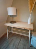 Houten bureau met witte poten, IKEA, Huis en Inrichting, Bureaus, Ophalen, Zo goed als nieuw, Bureau