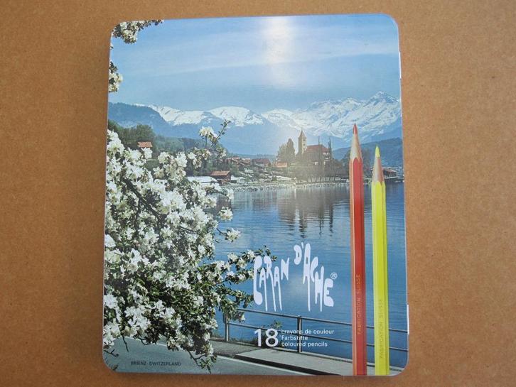 Nieuw: Blik met 18 Caran D’Ache Kleurpotloden,Origineel!, Hobby en Vrije tijd, Tekenen, Nieuw, Potlood of Stift, Ophalen of Verzenden
