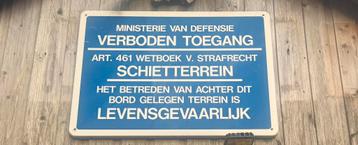 Defensie bord beschikbaar voor biedingen