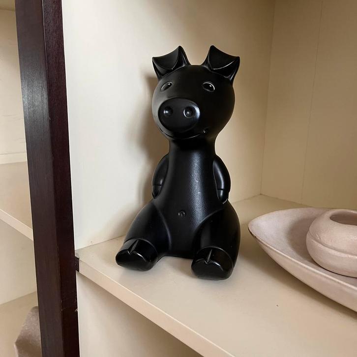 IKEA vintage Monica mulder spaarvarken zwart, Verzamelen, Spaarpotten, Gebruikt, Dier, Kunststof, Ophalen of Verzenden