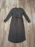 Prachtige lange grijs groene jurk van Zusss, maat M. Split., Maat 38/40 (M), Onb, Ophalen of Verzenden, Onb