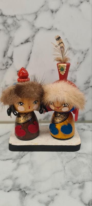 Vintage kokeshi hout, bont folklore,  beschikbaar voor biedingen