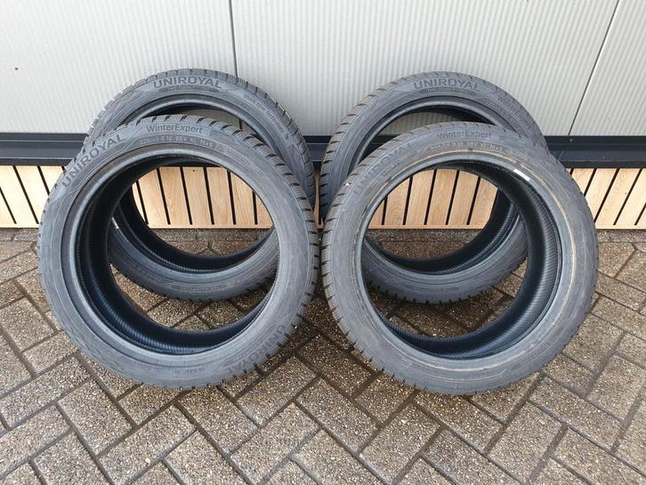 Uniroyal Winterexpert winterbanden 8mm 225/45R18 ZGAN, Auto-onderdelen, Banden en Velgen, Band(en), Winterbanden, 18 inch, 225 mm