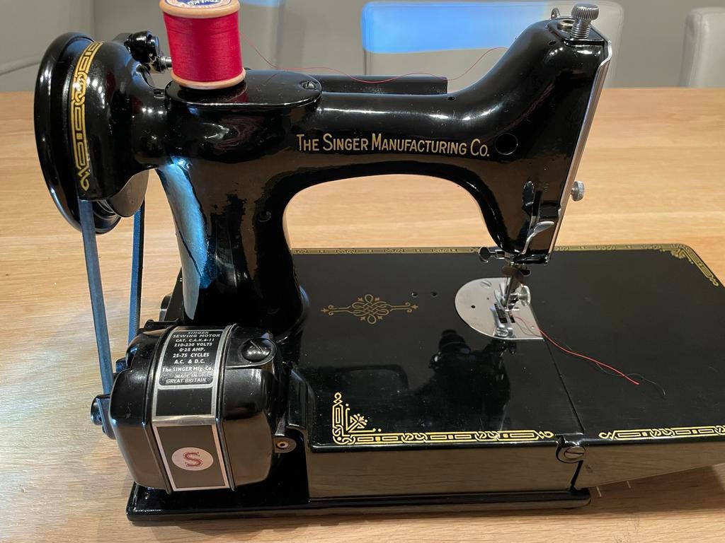 Singer Featherweight 221K - Als Nieuw!, Antiek en Kunst, Antiek | Naaimachines, Ophalen of Verzenden