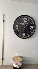 Grote wandklok Union Hotel  90cm doorsnee, Ophalen, Zo goed als nieuw, Wandklok