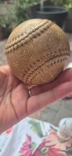 Oude bal, Sport en Fitness, Honkbal en Softbal, Verzenden, Zo goed als nieuw