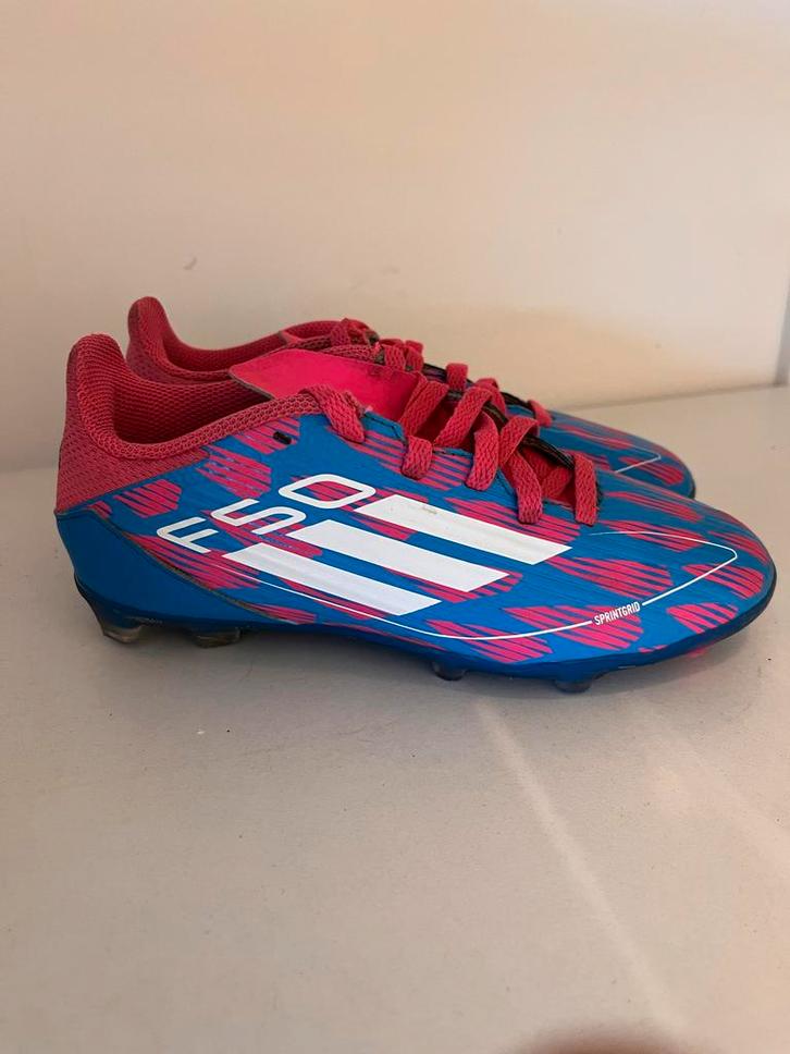 Adidas F50 voetbalschoenen maat 33, Sport en Fitness, Voetbal, Zo goed als nieuw, Schoenen, Maat XS of kleiner, Ophalen