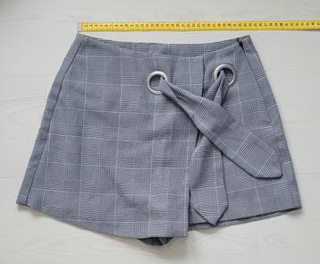 NIEUWSTAAT! Super mooie skort mt 36, rokje met broekje zwart beschikbaar voor biedingen