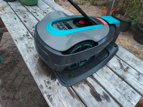 Gardena Sileno City 250 robotmaaier, Tuin en Terras, Robotmaaiers, Gebruikt, 20 tot 25 cm, Met regensensor, Bestuurbaar via app
