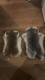 Twee konijnenvachten, Ophalen, Zo goed als nieuw