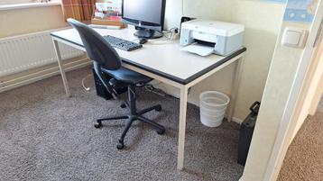 Bureau beschikbaar voor biedingen
