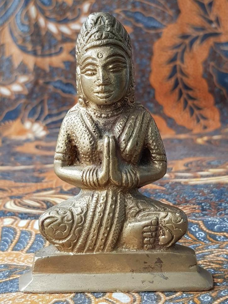 Mooi zwaar oud Oosters koper tempelbeeldje 10,4 cm., Antiek en Kunst, Kunst | Niet-Westerse kunst, Ophalen of Verzenden