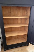 Oude grenen kast, Ophalen