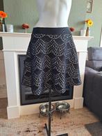 Rinascimento see through rok klokkend zwart wit L gratis ver, Kleding | Dames, Rokken, Verzenden, Zwart, Zo goed als nieuw, Boven de knie