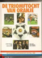 De triomftocht van oranje uitgegeven 1988 nederlands elftal, Ophalen of Verzenden, Zo goed als nieuw, Boek of Tijdschrift