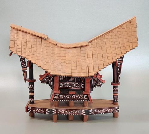 Toraja rijst huis. Sulawesi Indonesië. Oud model, Antiek en Kunst, Kunst | Niet-Westerse kunst, Ophalen of Verzenden