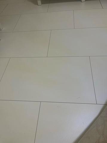 Witte klik tegel vloer (42m2) - Zelf uit te halen beschikbaar voor biedingen