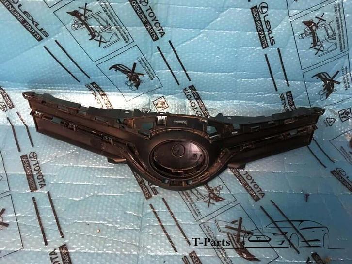 Toyota yaris grill houder 2013-2019, Auto-onderdelen, Carrosserie en Plaatwerk, Toyota, Nieuw, Ophalen of Verzenden