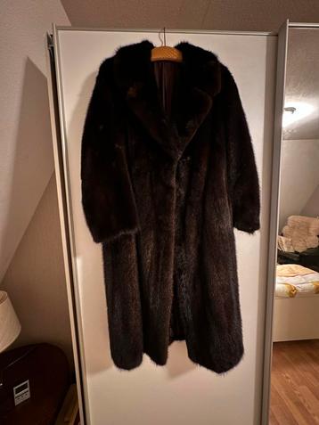 Vintage Bruine Bontjas merk vos beschikbaar voor biedingen