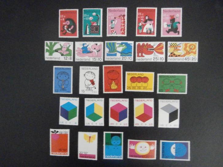 NL 1967-1971; KINDERPOSTZEGELS in series of blokken van 4, Postzegels en Munten, Postzegels | Nederland, Postfris, Na 1940, Verzenden