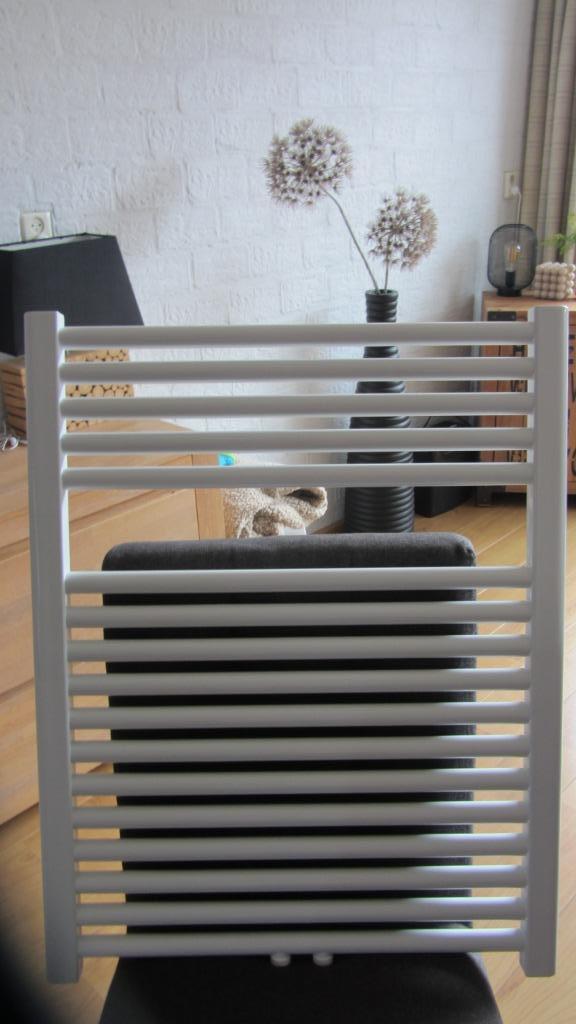 nieuw nog in doos een Elara sierradiator, Doe-het-zelf en Verbouw, Verwarming en Radiatoren, Nieuw, Radiator, 800 watt of meer