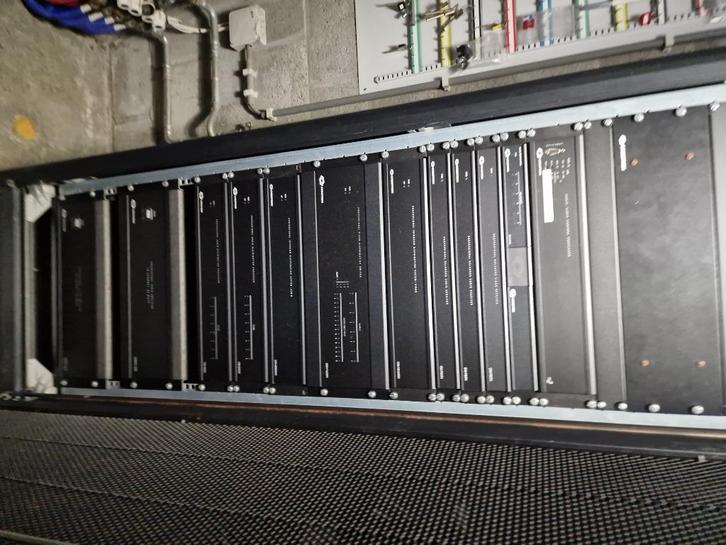 crestron systeem diverse apparatuur ook touchscreens ect, Audio, Tv en Foto, Professionele Audio-, Tv- en Video-apparatuur, Audio