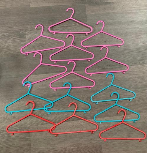 14 dunne kinder kleerhangers kledinghangers roos blauw rood, Kleding | Dames, Kledinghangers, Nieuw, Kunststof, Kinderen, Ophalen of Verzenden