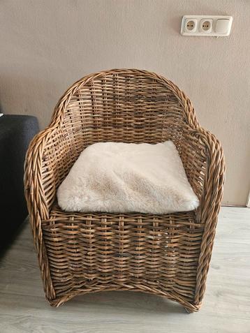 Rotan stoel. beschikbaar voor biedingen