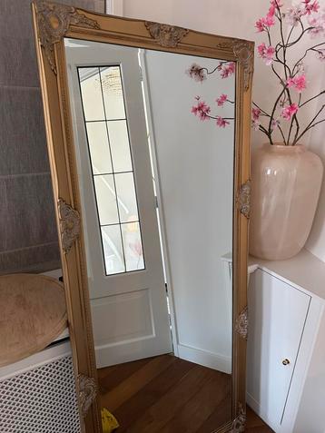 Spiegel goud mooi woonkamer interieur  beschikbaar voor biedingen