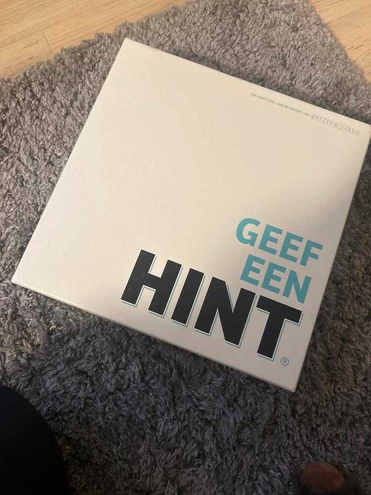 HINT! - Het hilarische partyspel voor de hele groep!, Hobby en Vrije tijd, Gezelschapsspellen | Bordspellen, Nieuw, Drie of vier spelers
