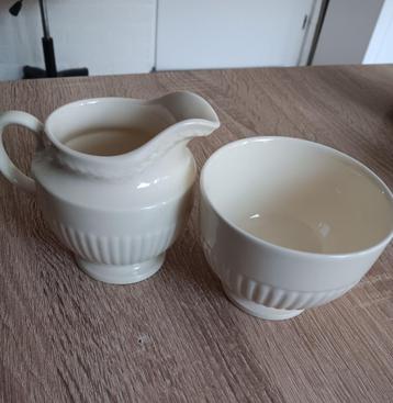 Wedgewood melkkan en slagroom kom beschikbaar voor biedingen