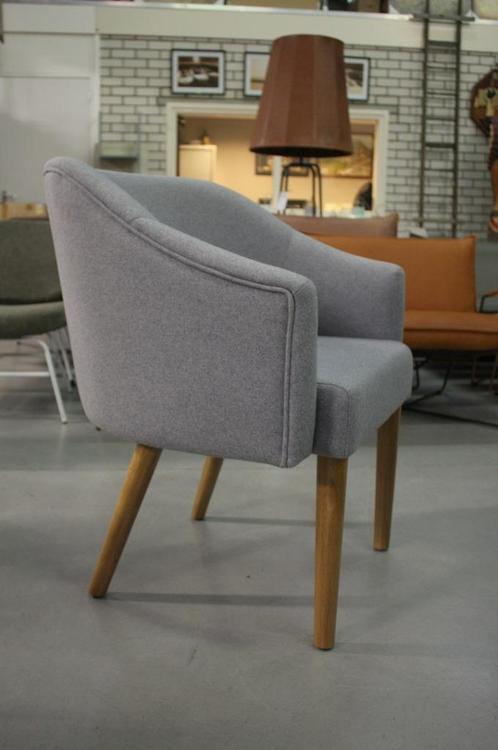 Mooie grijze fauteuil vilt stof met ronde vormen grijs SALE!, Huis en Inrichting, Fauteuils, Zo goed als nieuw, Stof, 50 tot 75 cm