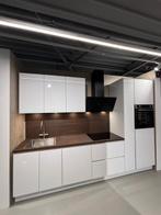 Showroomkeuken hoogglans alpinewit met apothekerskast €4500, Huis en Inrichting, Keuken | Complete keukens, Ophalen, Wit, Nieuw