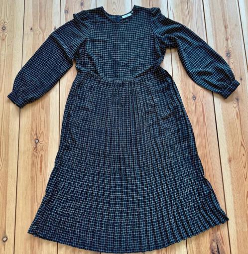 Minimum jurk - Zwart met ruit - Maat 36 / Small, Kleding | Dames, Jurken, Zo goed als nieuw, Maat 36 (S), Zwart, Onder de knie