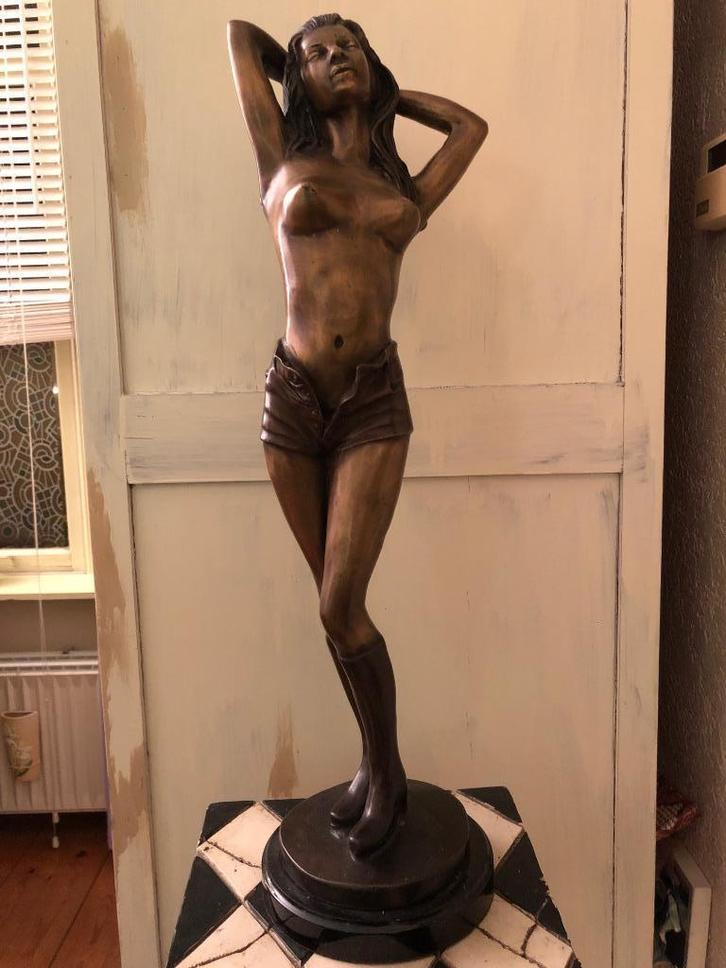 Bronzen beeld, half mooie dame in hotpants,, Antiek en Kunst, Antiek | Koper en Brons, Ophalen of Verzenden