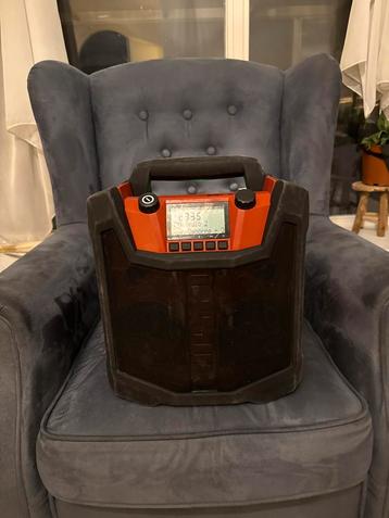 Hilti Radio 22 + Oplader - Bouwradio beschikbaar voor biedingen