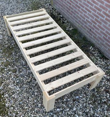Massief Houten eenpersoonsbed 199 x 99 cm beschikbaar voor biedingen