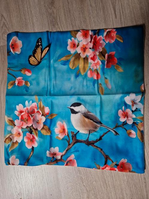 2 x Nieuwe kussenhoes " Vogel en vlinder", Huis en Inrichting, Woonaccessoires | Kussens, Nieuw, Blauw, Vierkant, Ophalen of Verzenden