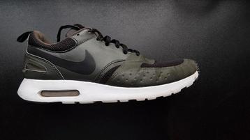 Nike Air Max Tavas Groen | Zwart  | Maat 43 | Heren Sneakers beschikbaar voor biedingen