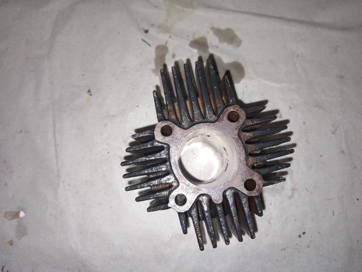 Nos cilinder Tomos 2e, 3e, Fietsen en Brommers, Brommeronderdelen | Oldtimers, Overige merken, Cilinder, Ophalen of Verzenden