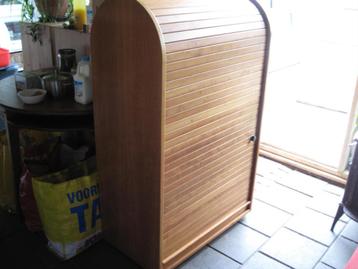 Vintage / oude roldeurkast / kersenhout / Retro beschikbaar voor biedingen